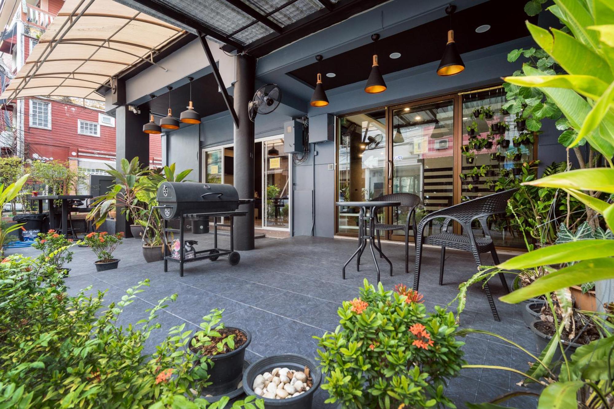 Black Pantera Hostel Patong Exterior foto